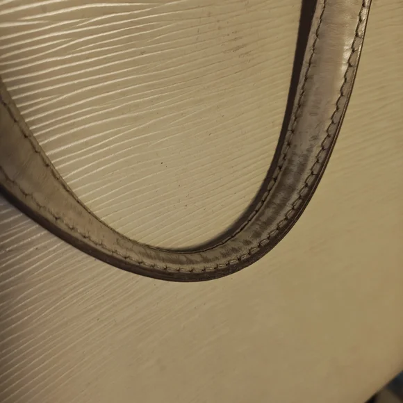 Louis Vuitton Brea MM - Picture 6 of 16